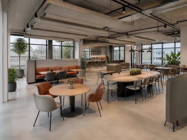 Kantine met PETfelt plafondeilanden
