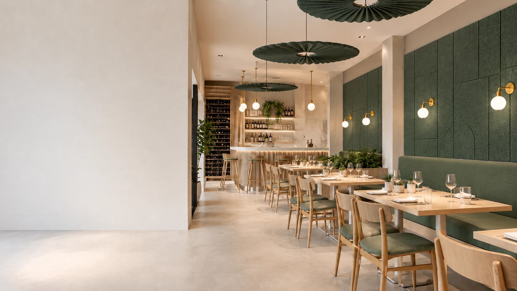 Restaurant met PETfelt akoestische muurelementen en akoestische lampen
