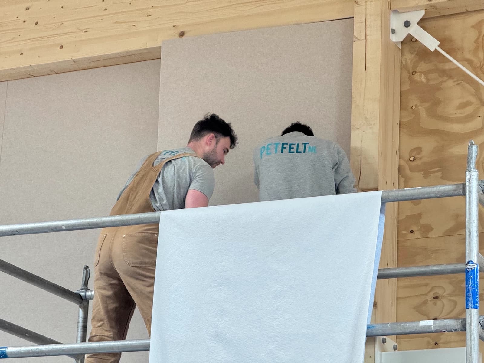 PETfelt project wandpanelen Sporthal Uitgeest