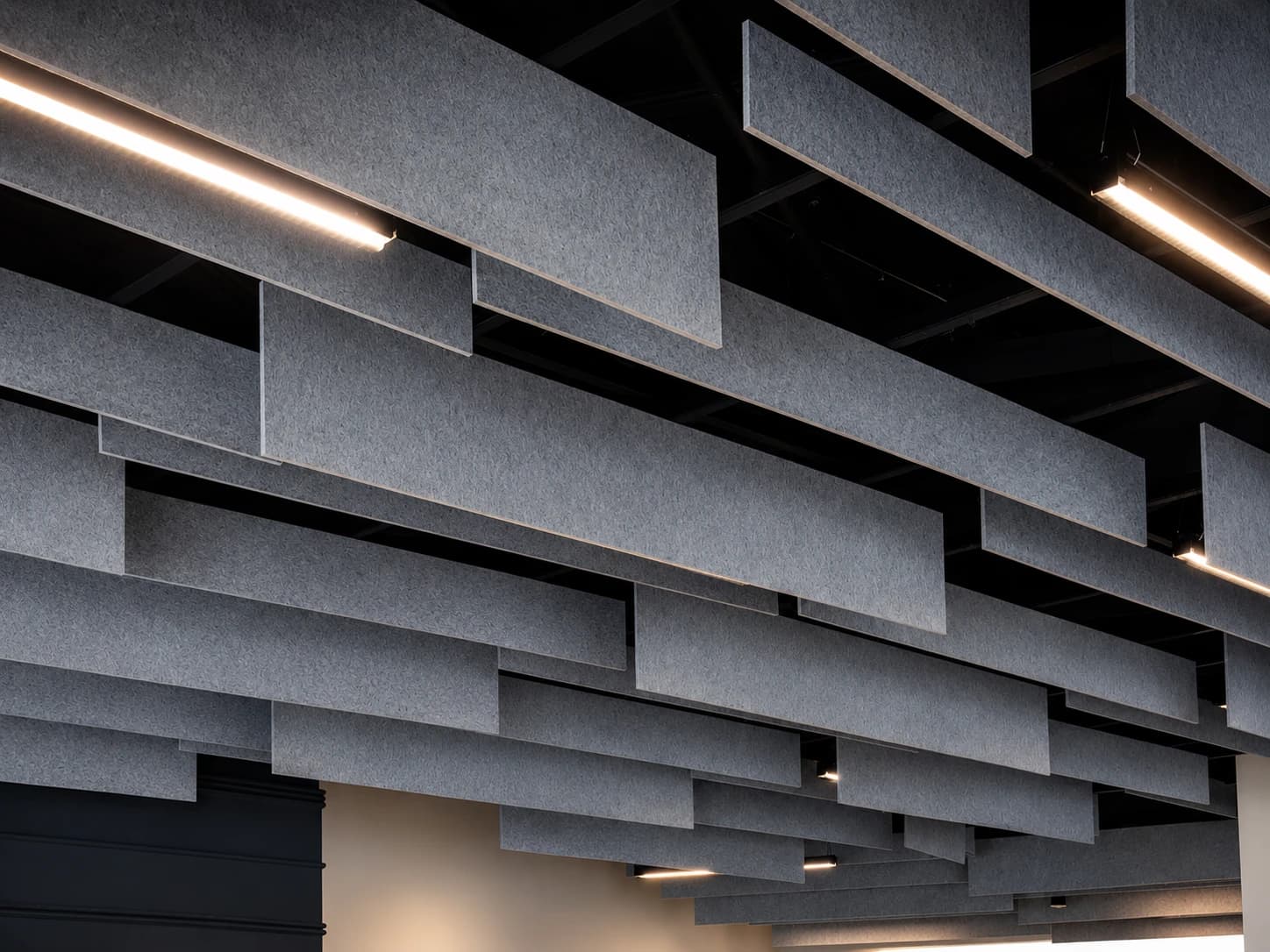 PETfelt plafond baffles in een open plafond