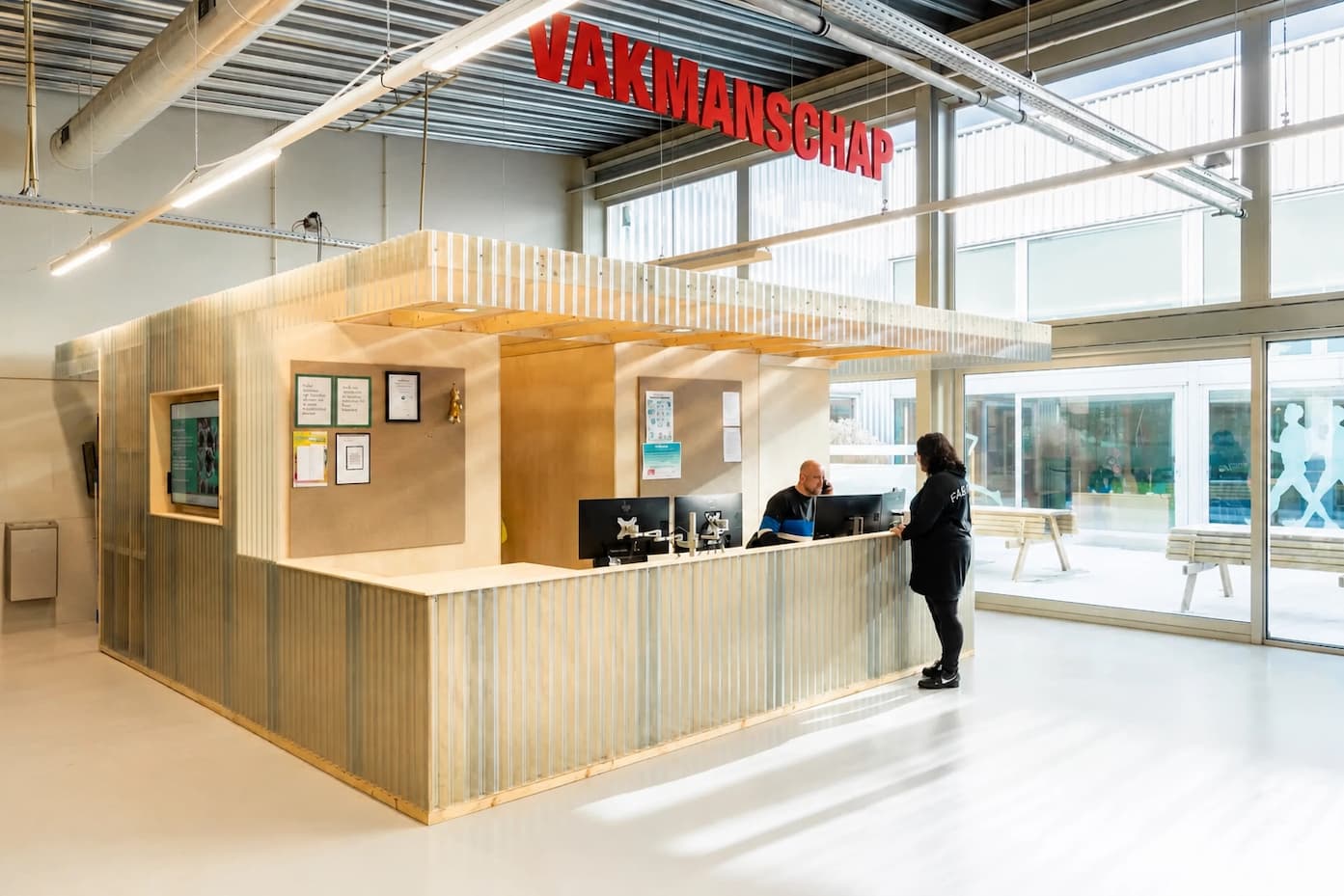 PETfelt plafondletters vakmanschap in interieur van Werkse Den Hoorn